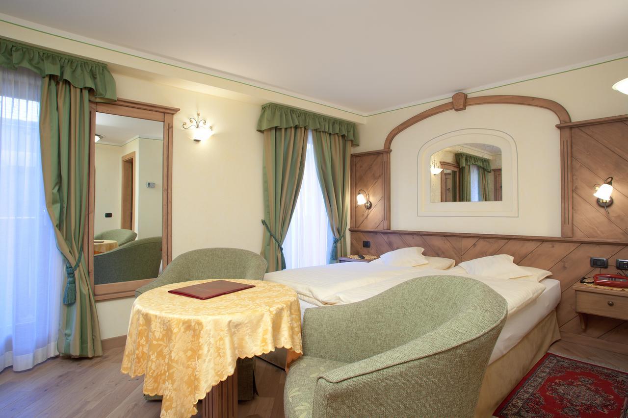 Hotel Ristorante Cassana Livigno Exterior photo