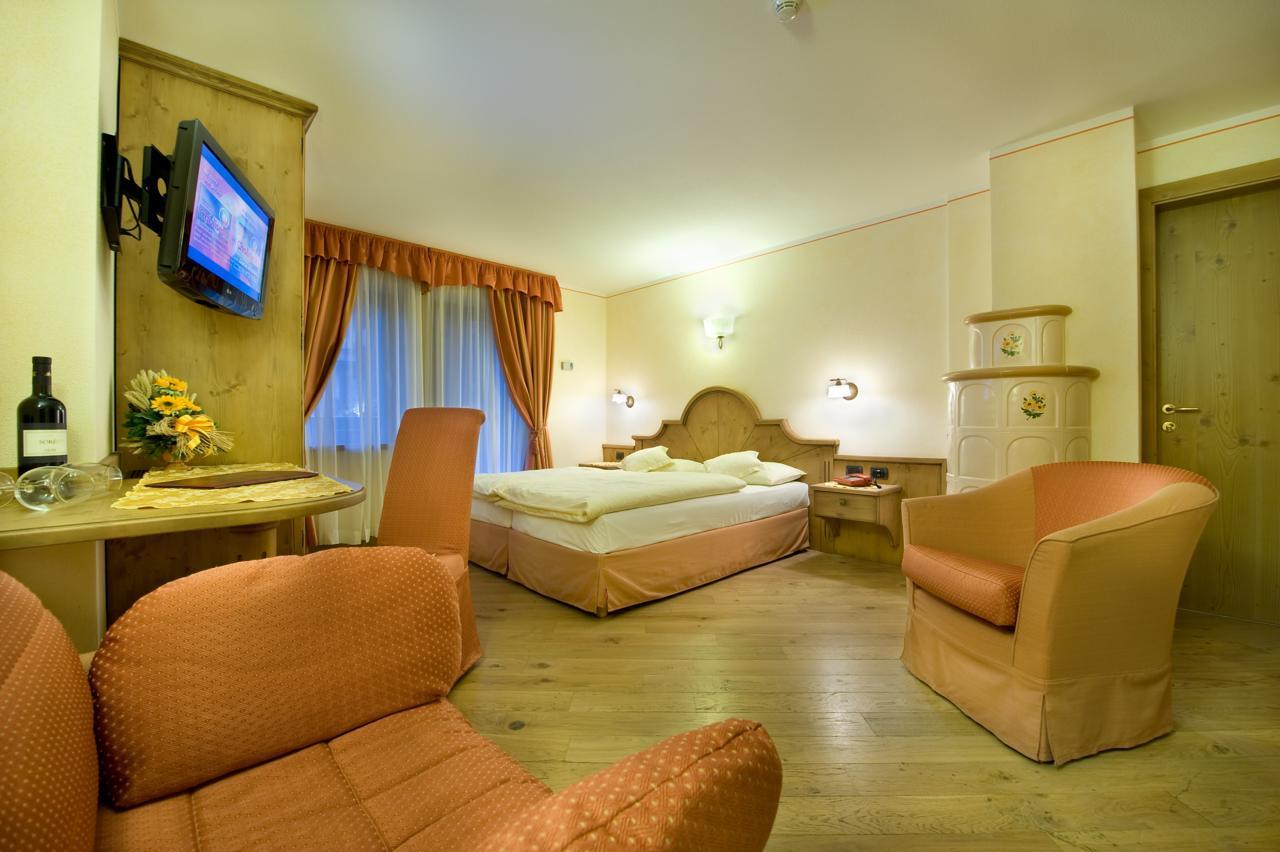 Hotel Ristorante Cassana Livigno Exterior photo